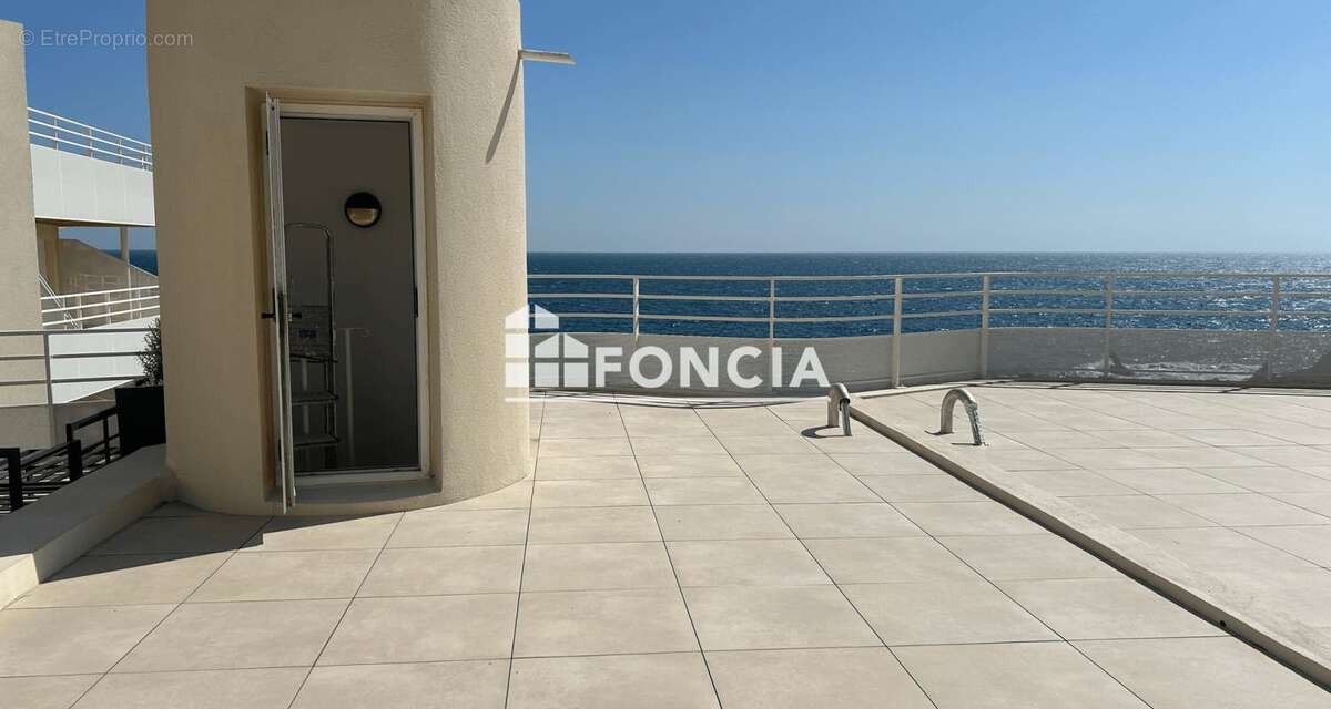  Saint-Raphaël Trayas Studio en première ligne sur mer avec toit terrasse et balcon - photo 4