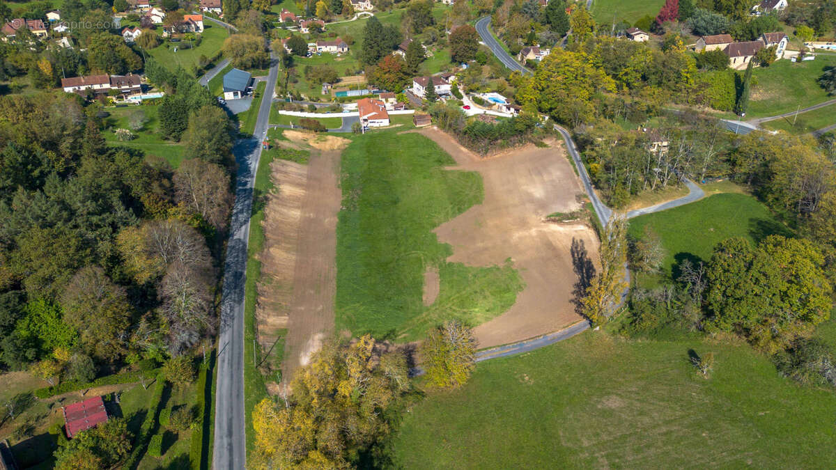 Terrain à SARLAT-LA-CANEDA
