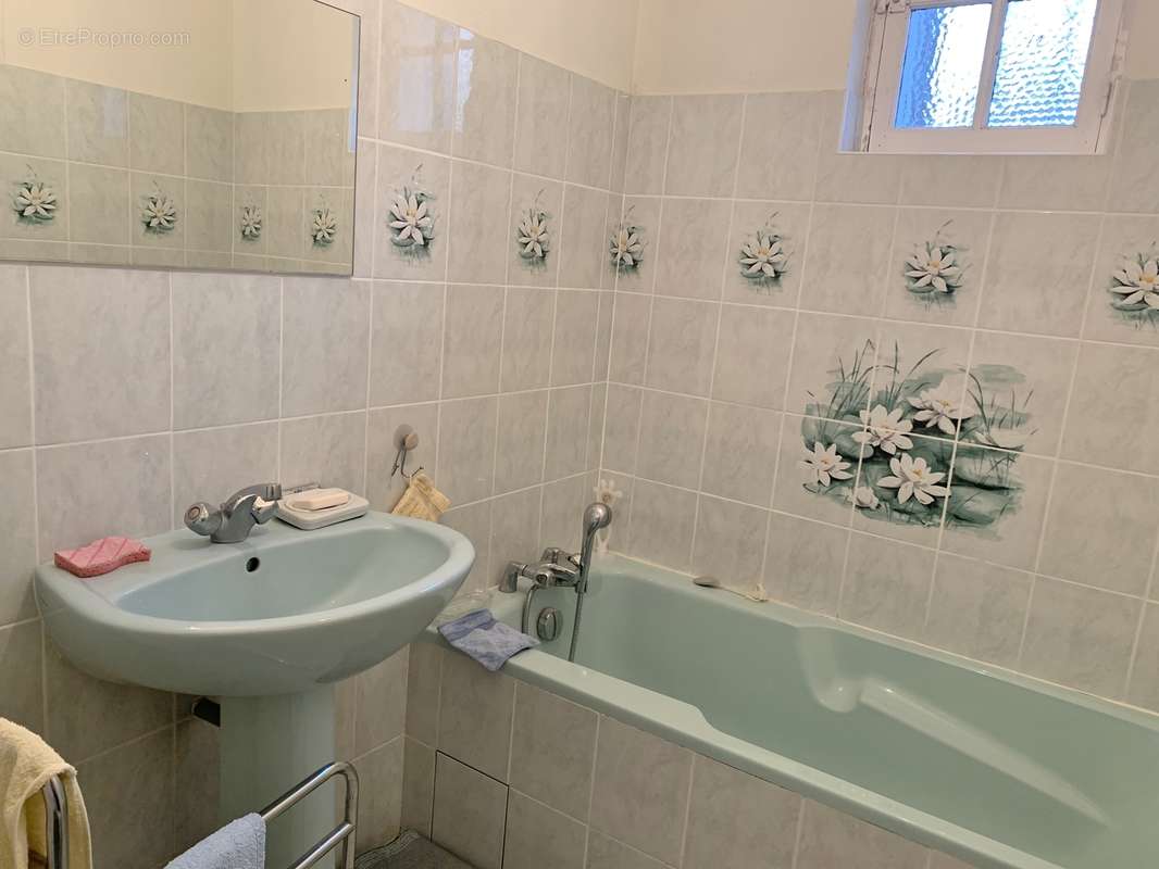 La salle de bain.  - Maison à RAUVILLE-LA-PLACE