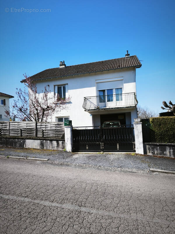 Maison à SAINT-YRIEIX-LA-PERCHE