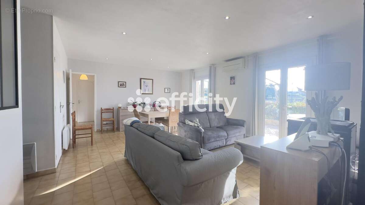 Maison à COURTHEZON