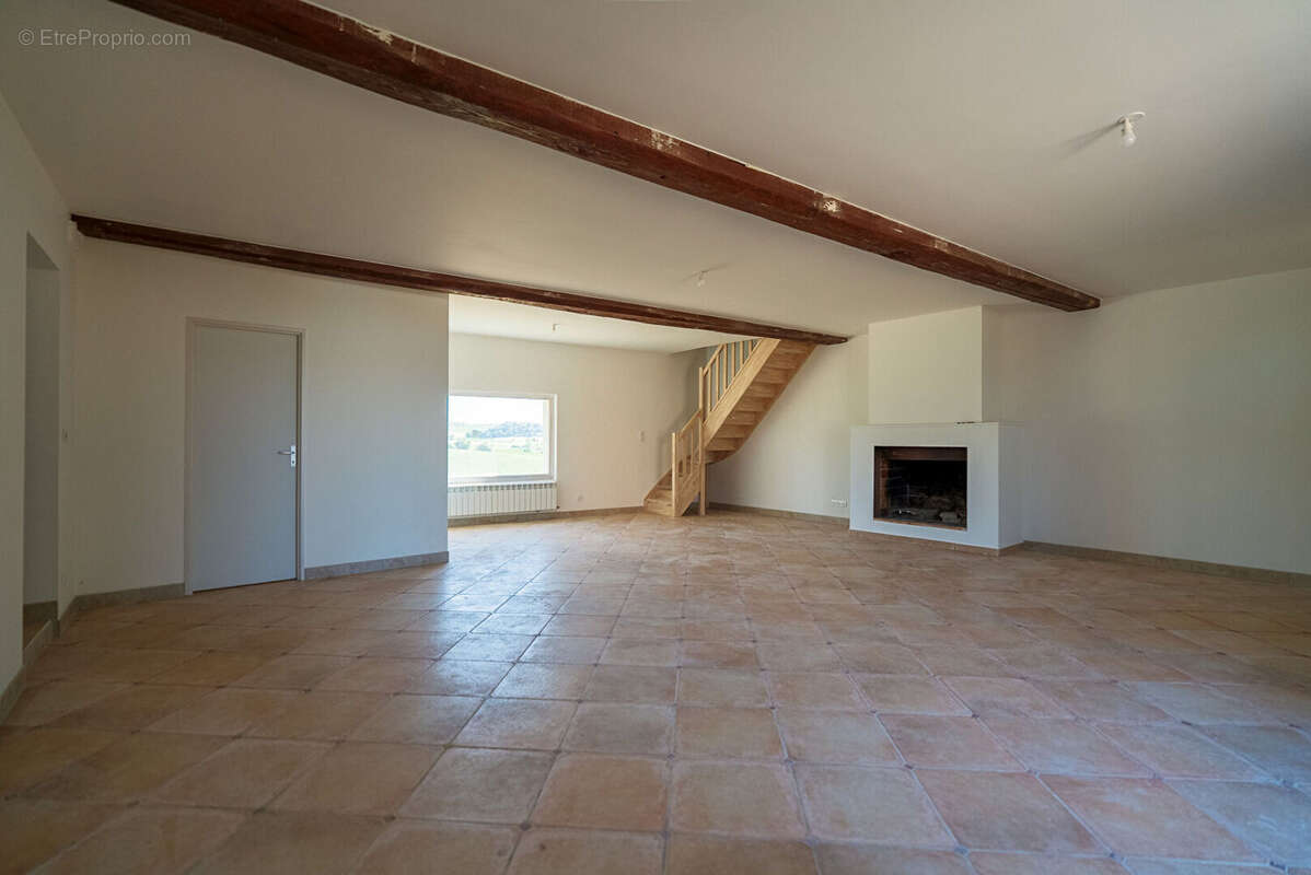 CARCASSONNE - RAZES Corps de ferme T12  976m² (412m² hab.) avec 2 logements, piscine, et dépendances, sur 1 hectare - photo 4