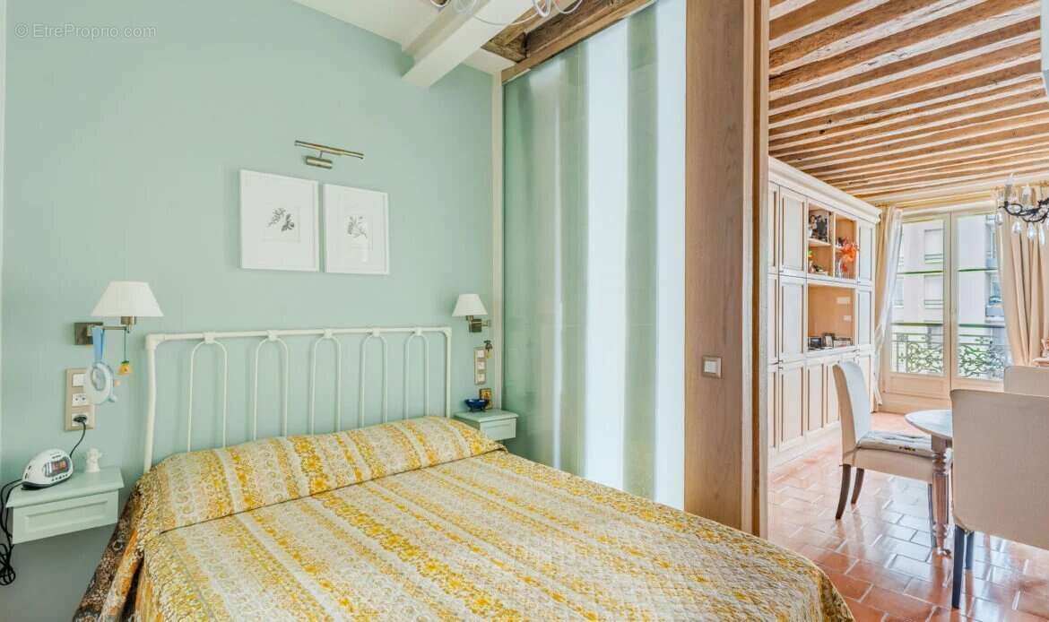 Appartement à PARIS-3E