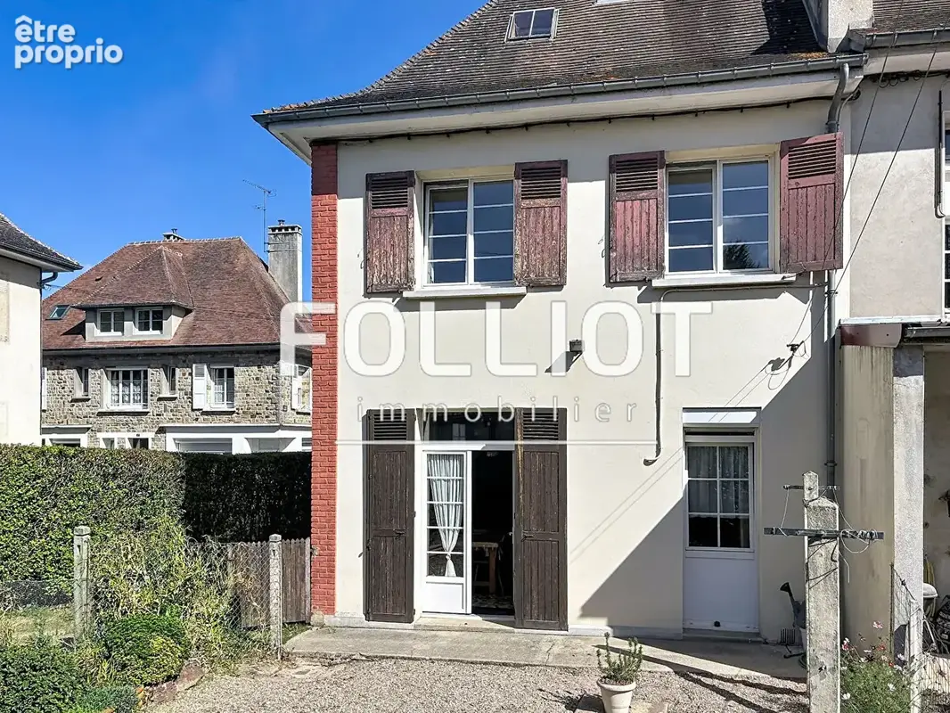 Exclusivité Cabinet FOLLIOT - Maison de ville avec double garage et potentiel d'aménagement ! - photo 14