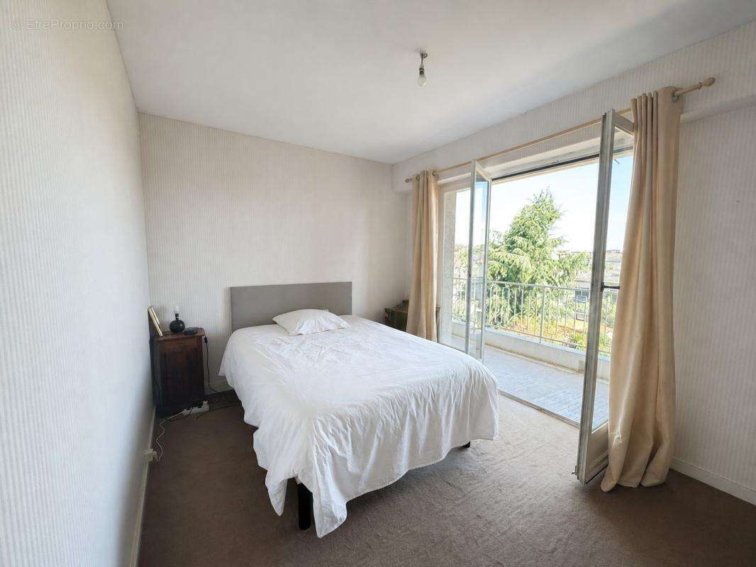 Angers place du lycee - t4 dans residence de standing - photo 7