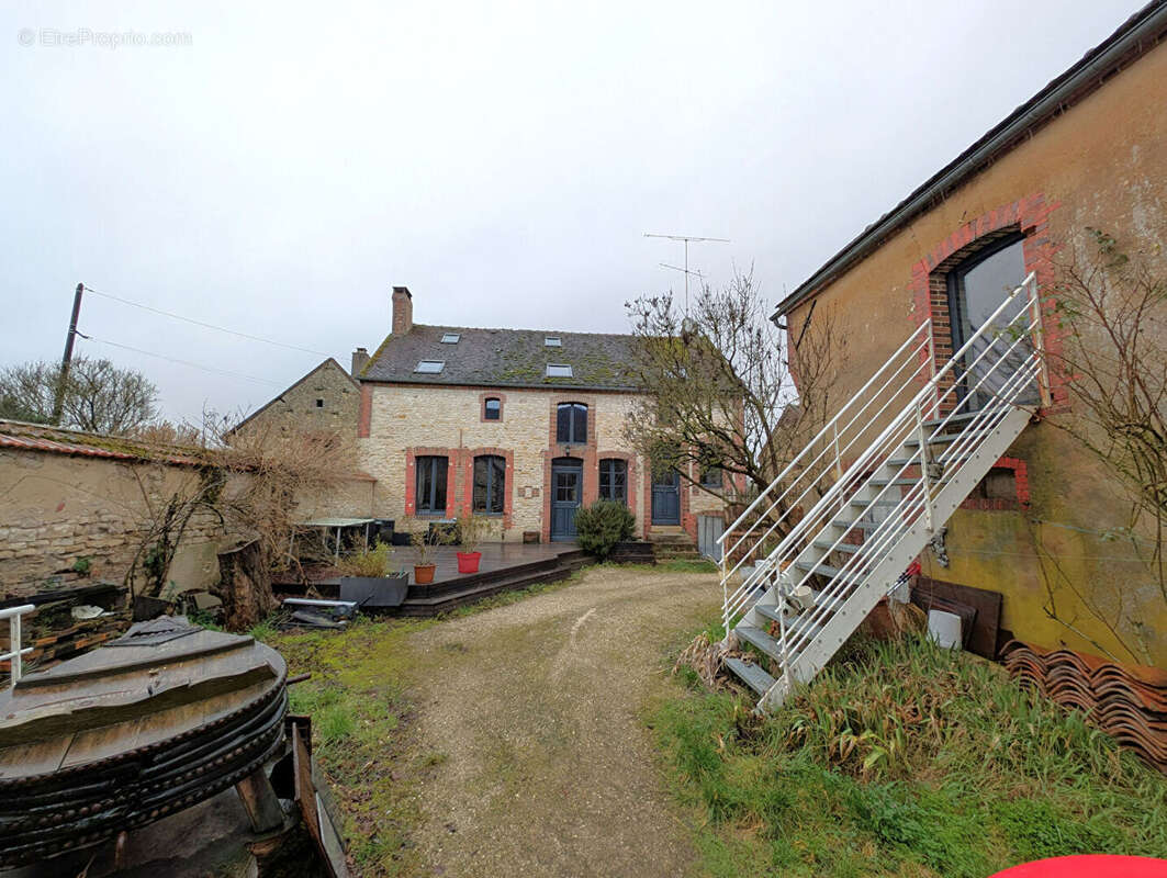 Maison à SAINT-MAURICE-LE-VIEIL