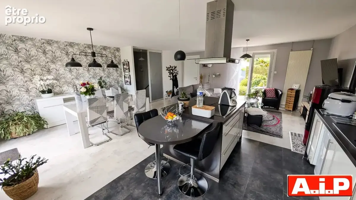 Cerizay - proche commerces - photo 2
