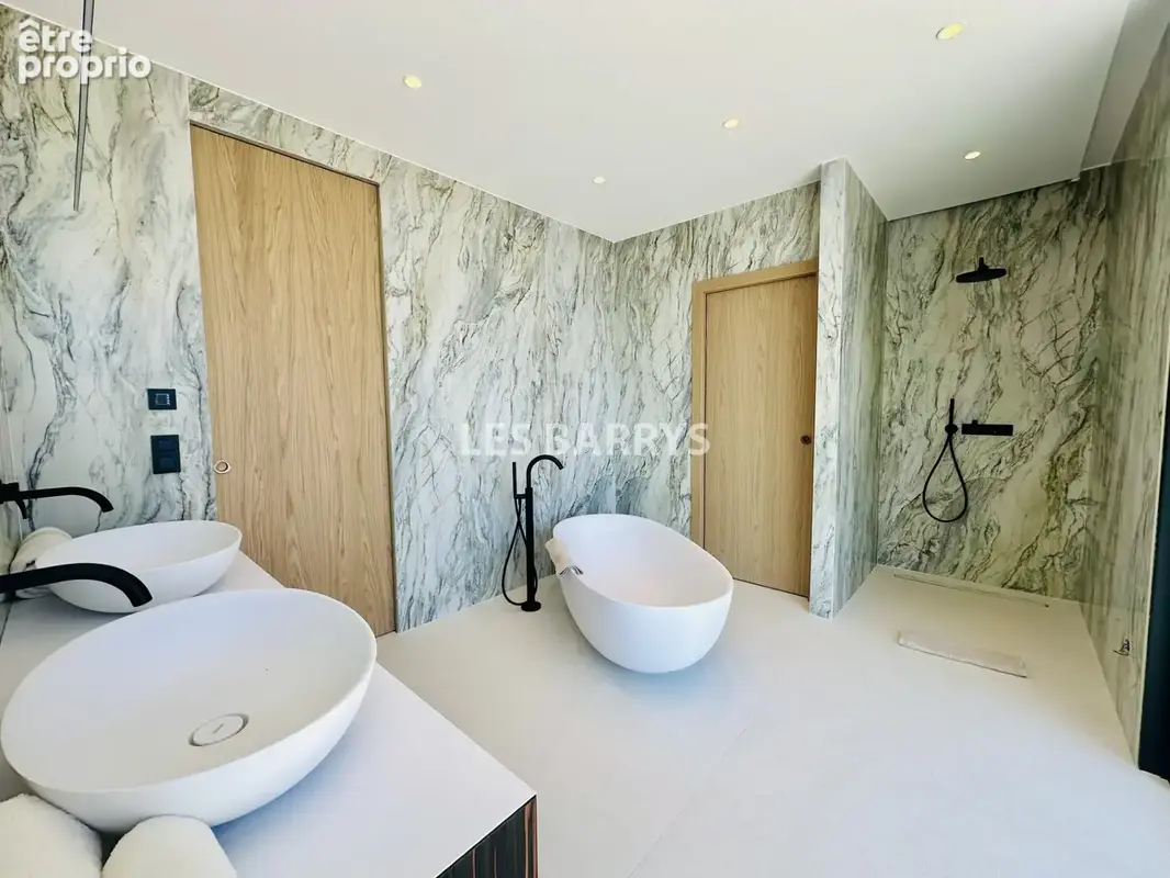 Propriété de standing à vendre à Ramatuelle, terrain 6600m2, piscine, pool house. - photo 11