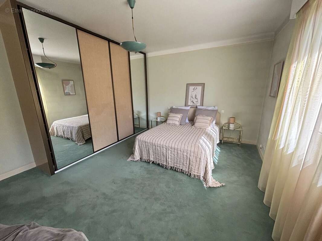 ARGENTEUIL – LES COTEAUX  Élégante maison familiale de plus de 200 m² avec vue sur Paris et la Tour Eiffel - photo 5