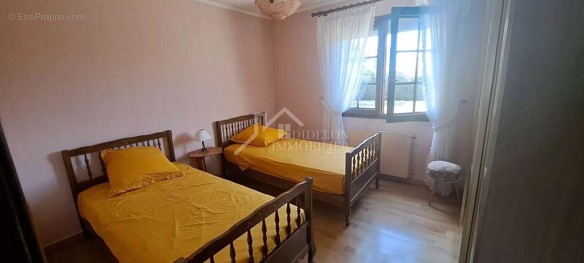 Pavillon de plain pied - 99m² hab + 2 garage - 1154m² de terrain - photo 11