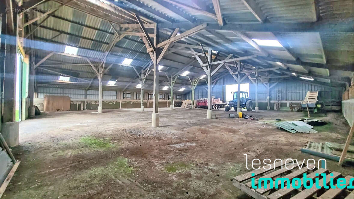 Autre à LANHOUARNEAU