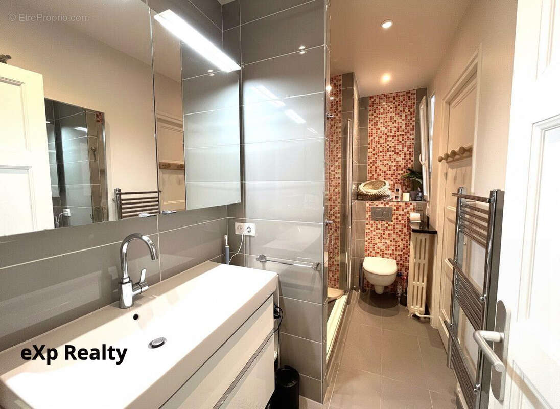 Appartement à PARIS-16E