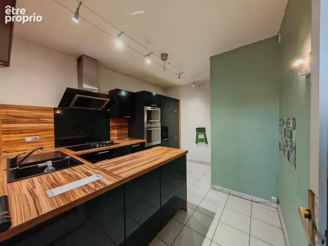 Maison familiale 165 m² - 8 pièces - 5 Chambres - Grand garage - photo 11