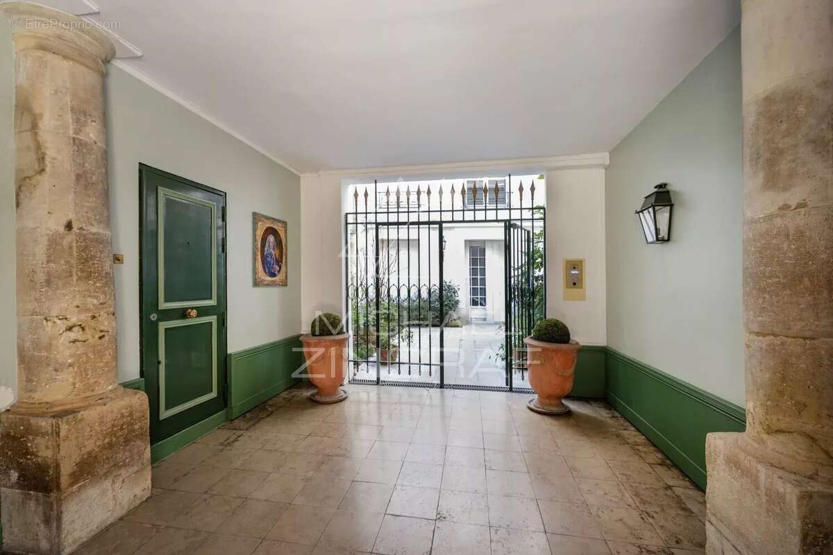 Appartement à PARIS-7E