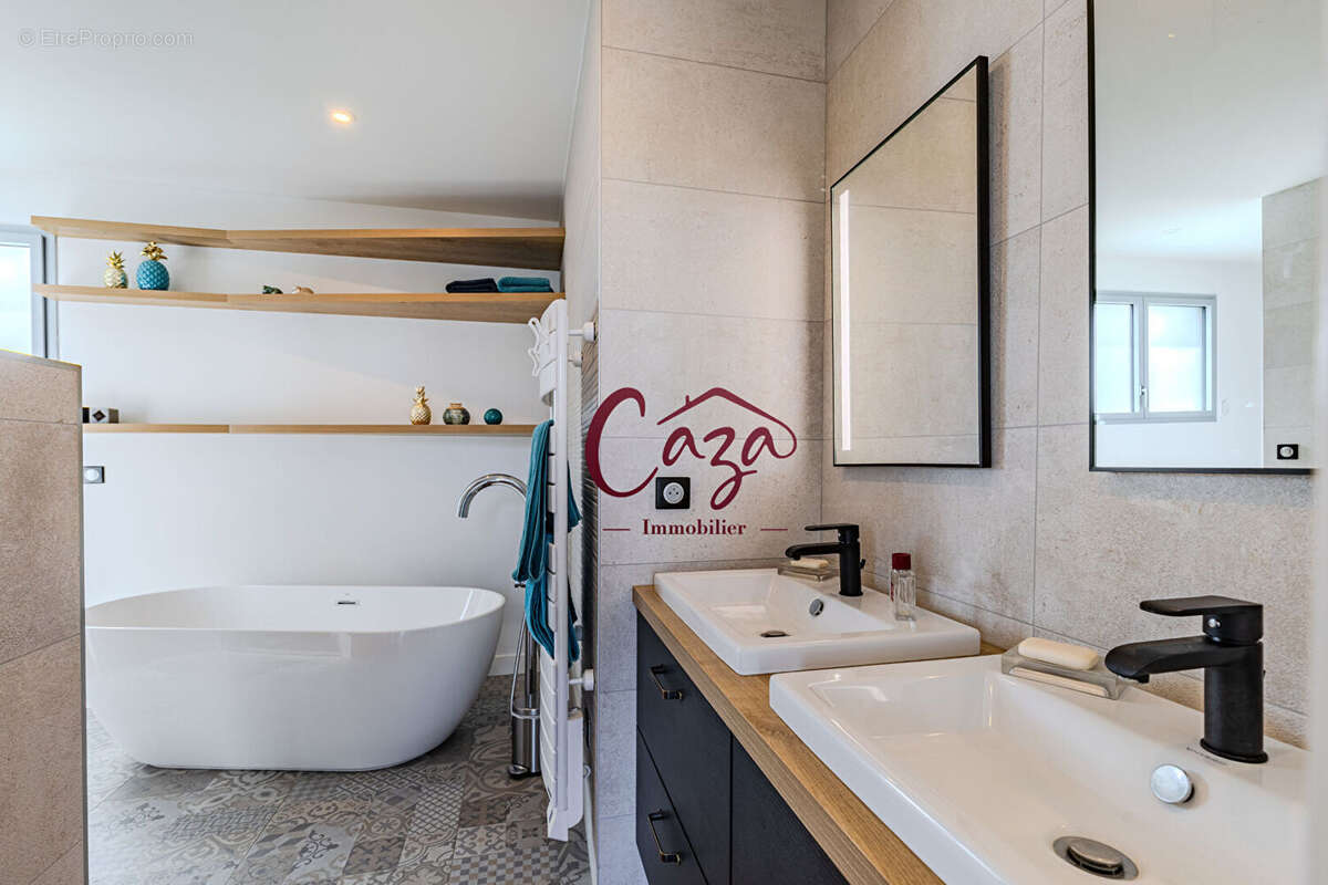 Maison à CARBON-BLANC