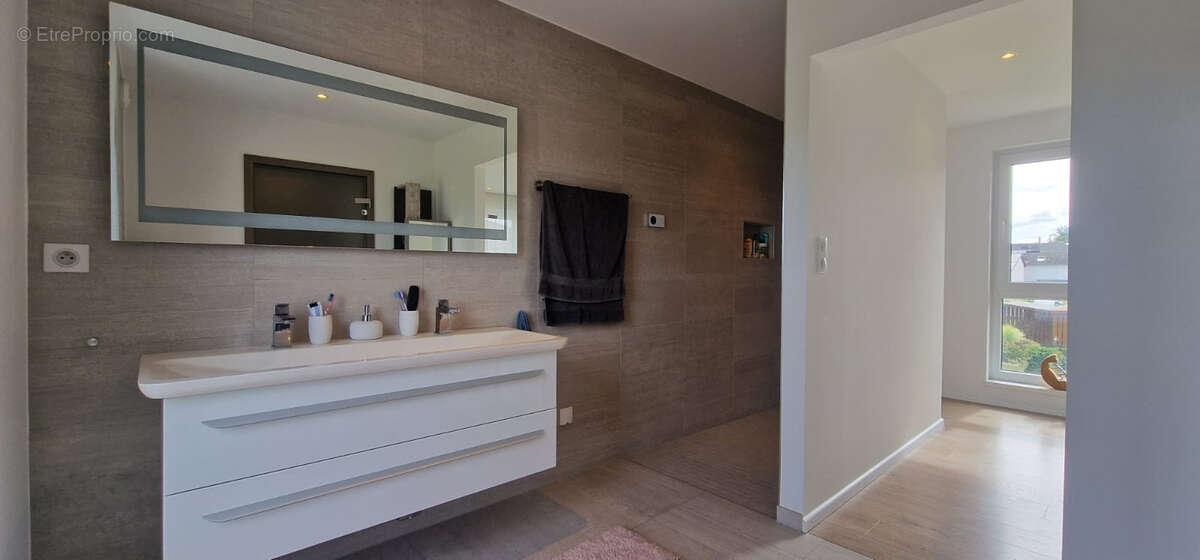 Maison à VILLAGE-NEUF