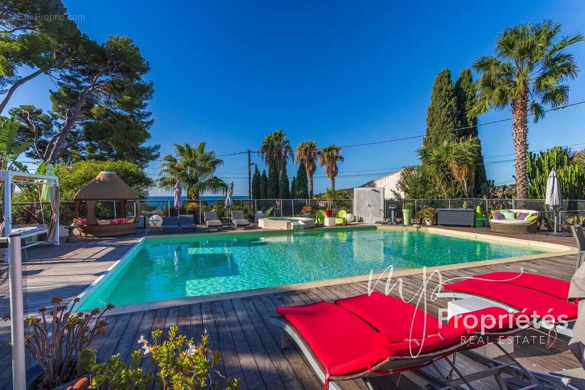 Maison à CARQUEIRANNE