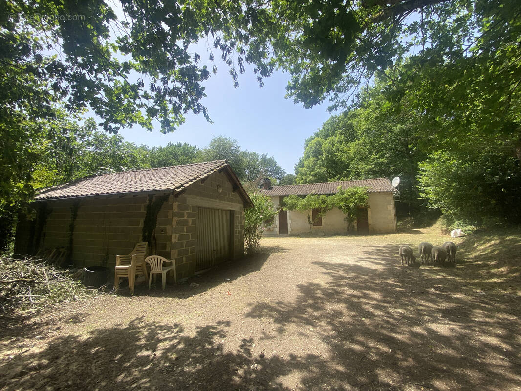 Maison à CHALAGNAC