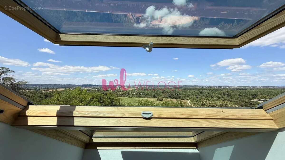 Appartement à JONS