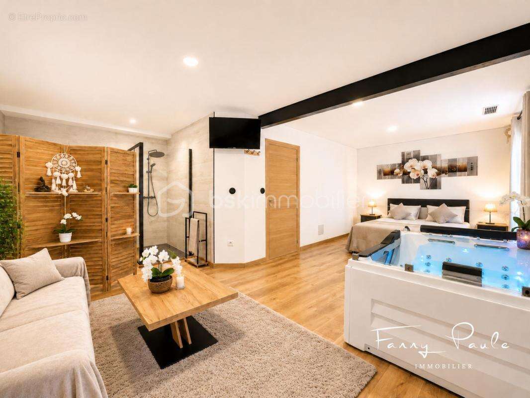 Maison de caractère 260 m² habitables – 2 suites parentales – Bureau pouvant faire office de chambre – 2 espaces nuit – Jardin – - photo 8