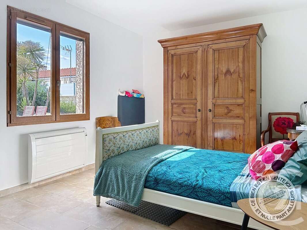 Maison à SAINT-LAURENT-DE-LA-SALANQUE