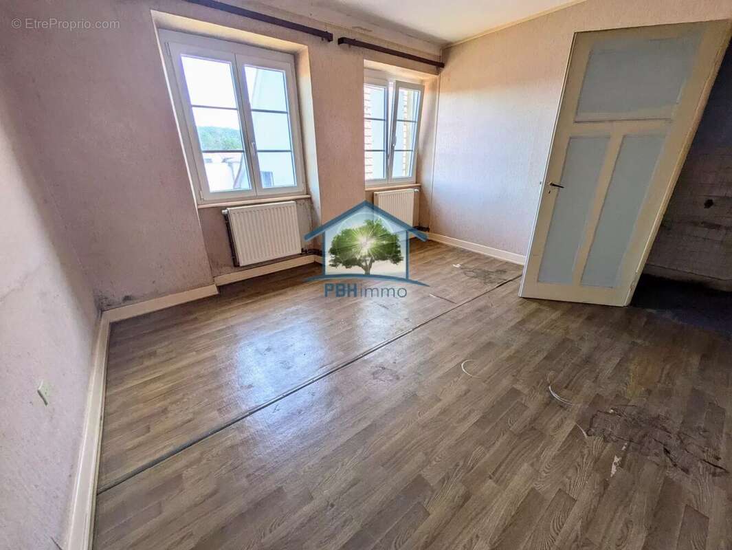MULHAUSEN (67) - Immeuble 182m² avec Cave et Jardin sur 3 ares - photo 14