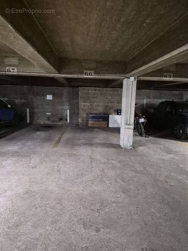 Parking à PARIS-12E