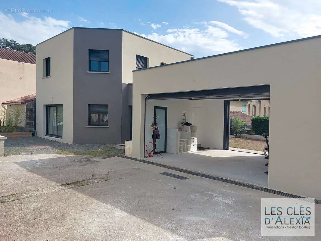 Maison - Quatre chambres- Double Garage - - photo 3