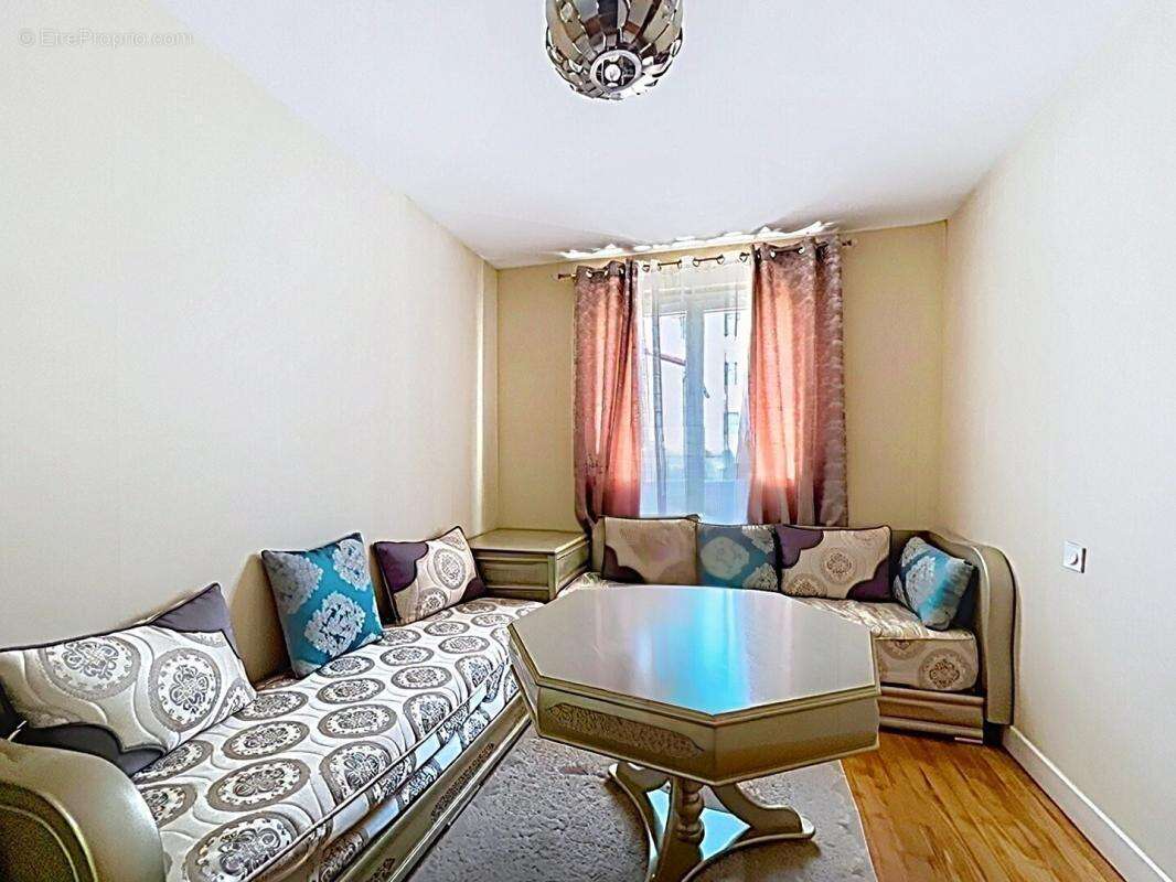 CLERMONT-FERRAND - Appartement T5 de 88 m² avec parking et cave - photo 6