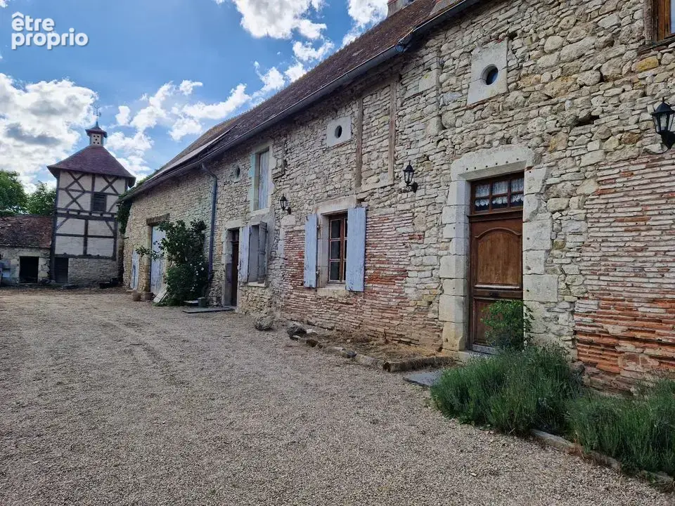 Photo Maison à Saint-Pourcain-Sur-Sioule au prix de 273 000€