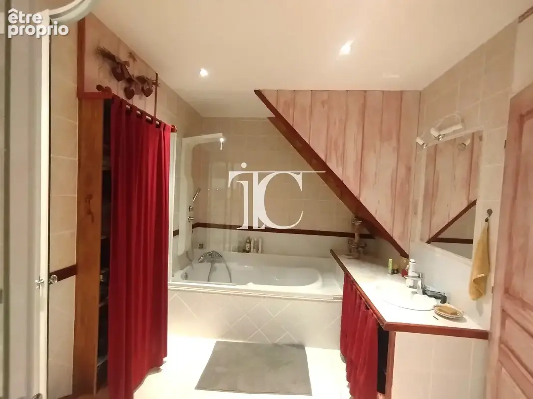 - exclusivite - maison de village renovee - 4 chambres - 5 minutes de toutes commodites - photo 6