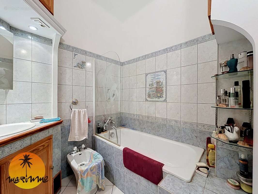 Appartement à SAINT-LAURENT-DU-VAR