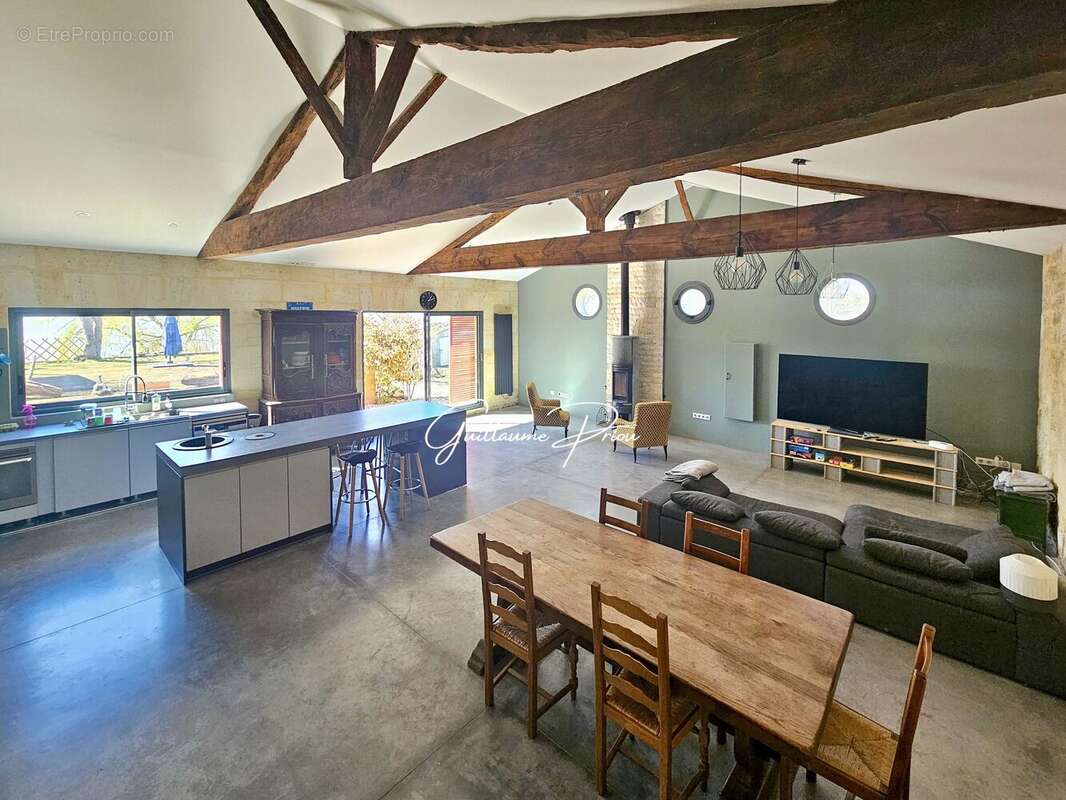 Maison 242 m² à Saint-Andre-De-Cubzac  - photo 4