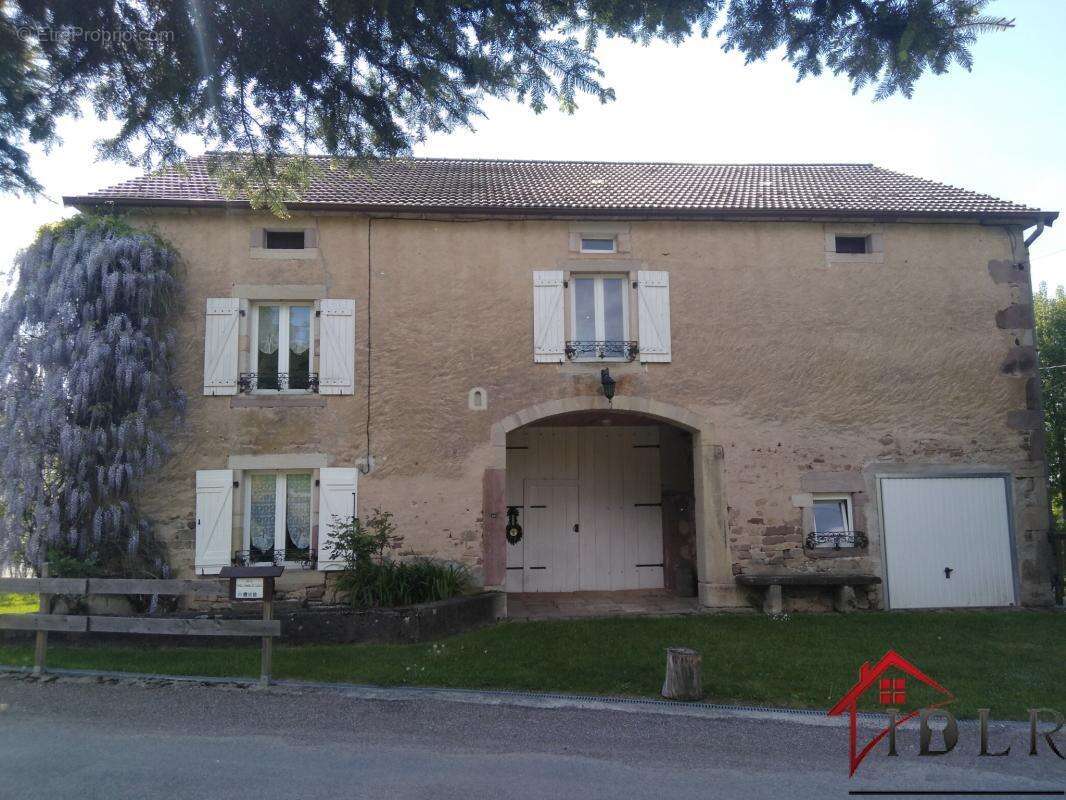 Maison à FOUGEROLLES