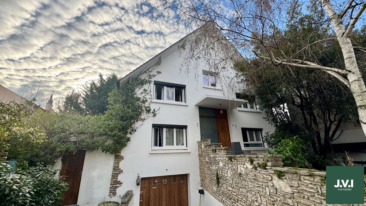 A vendre - Enghien-les-Bains - Maison 9 pièces, 7 chambres 257 m² - photo 2