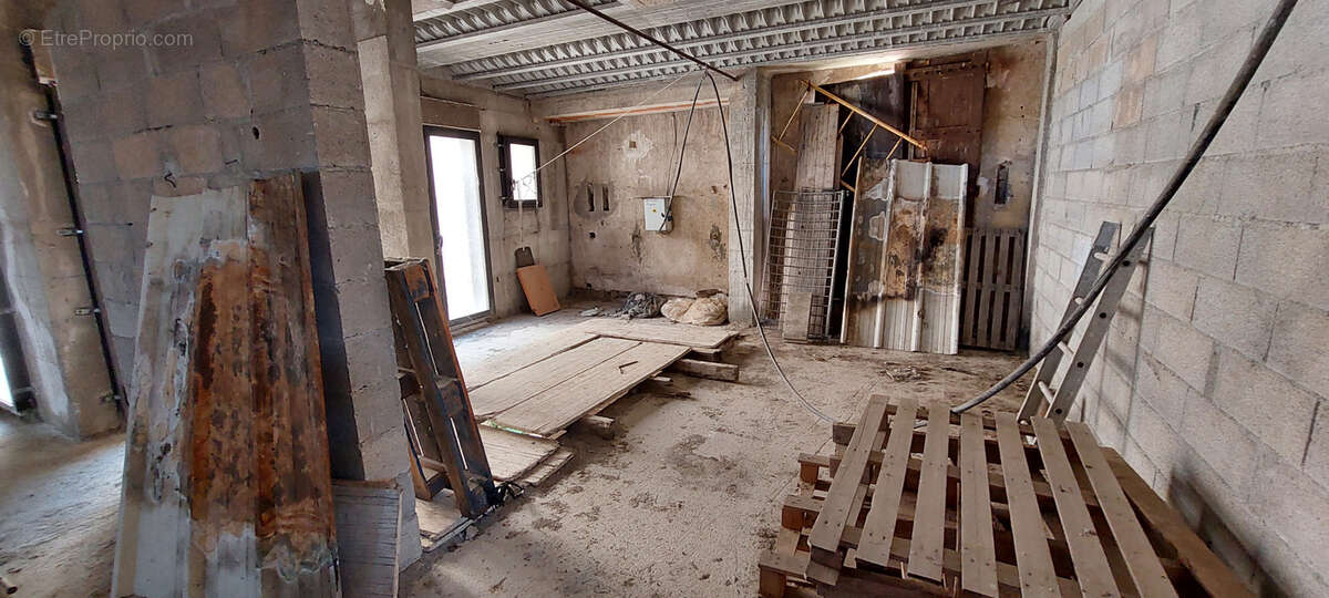 OPPORTUNITE RARE - Immeuble de plus de 1 000 m2 à rénover - photo 10