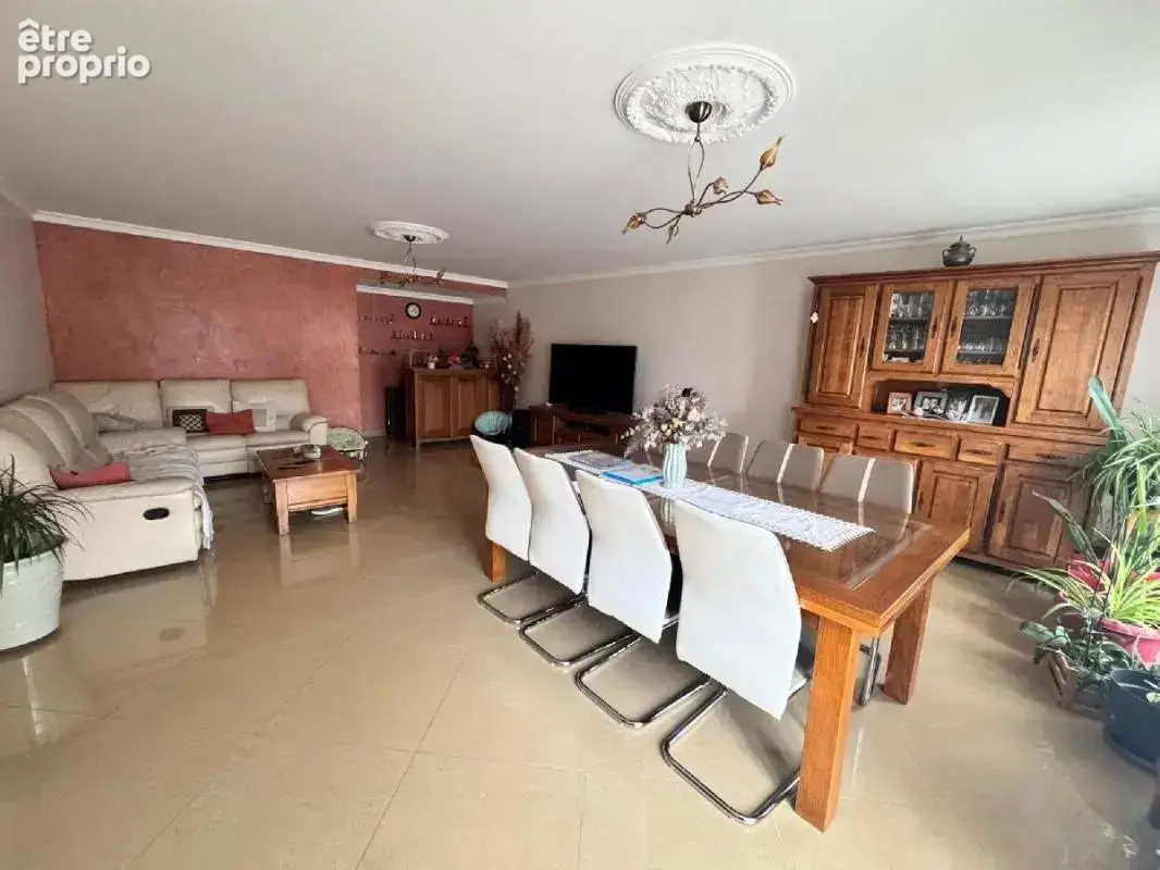 Maison 275 m² à Villeneuve-Saint-Germain  - photo 3