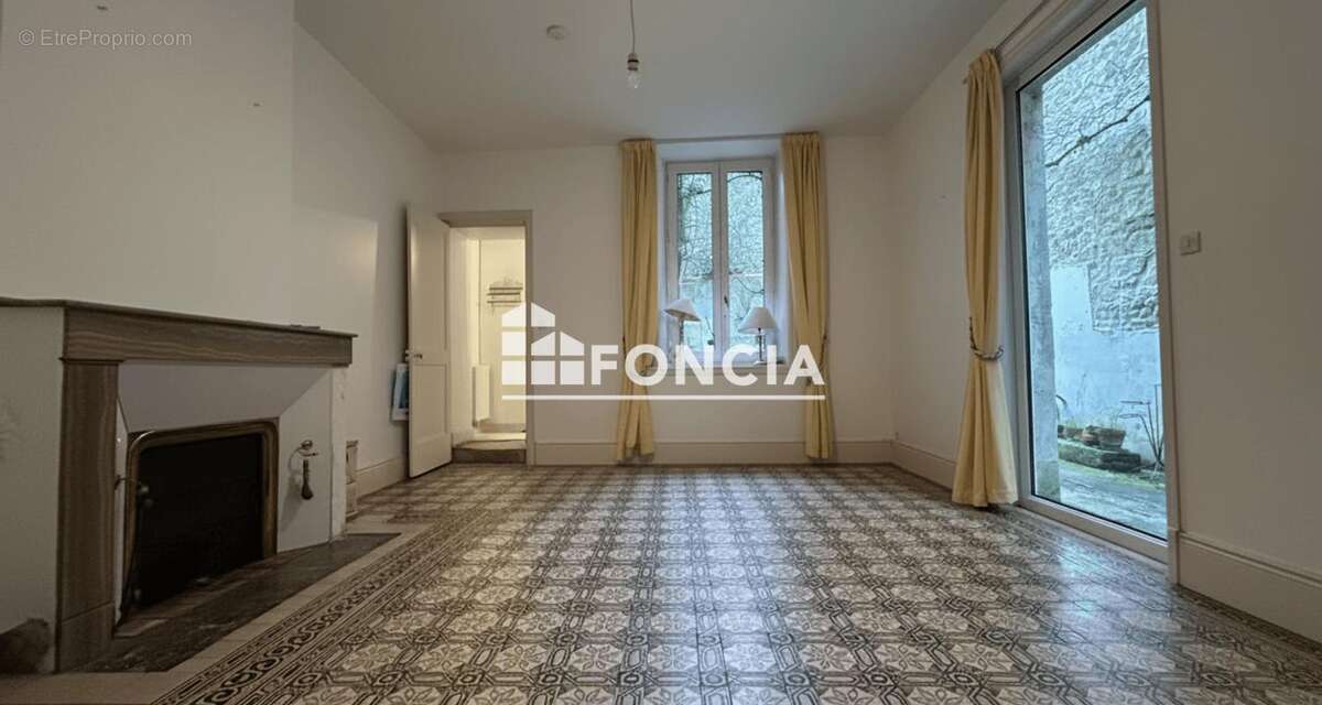 Typique maison de ville avec cour - photo 3