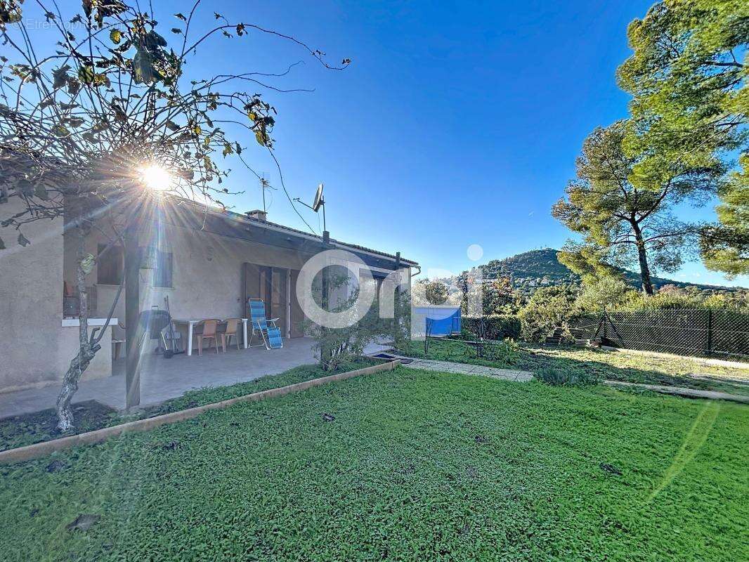 Maison à ROQUEBRUNE-SUR-ARGENS