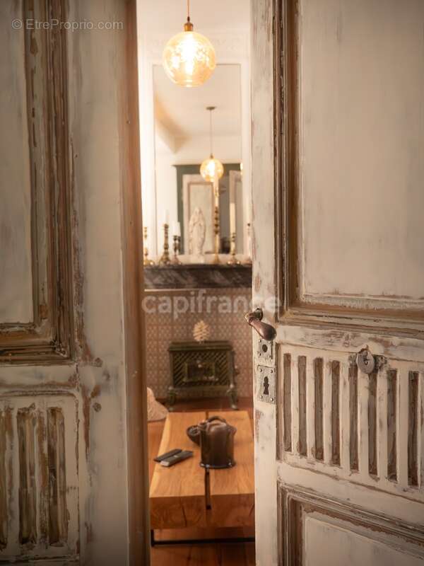 Demeure d'exception au coeur de l'ancienne rue Royale, 6 pièces, 290 m2 avec petit patio  (32) - photo 2