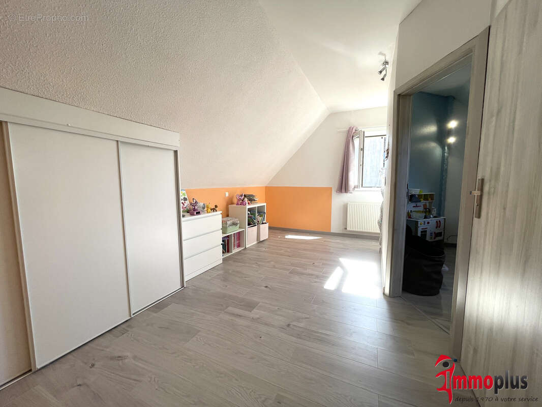SENTHEIM - Maison individuelle de 155 m2 avec 3 suites, garage double et dépendance - Belles prestations ! - photo 21