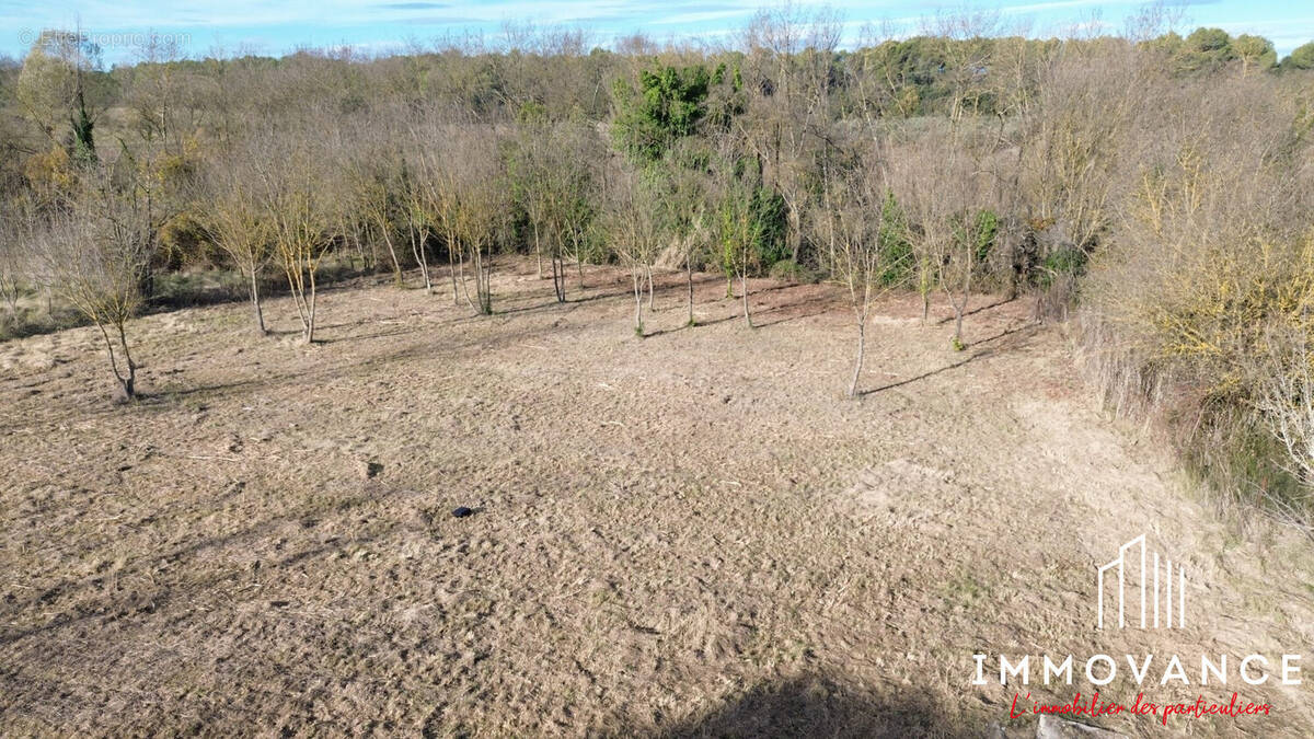 Terrain à SAINT-HILAIRE-DE-BEAUVOIR