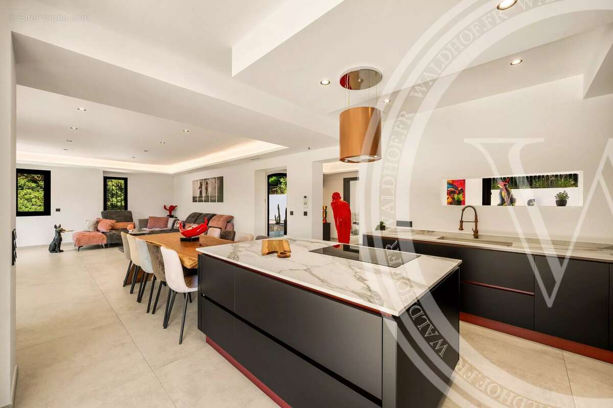 Maison à ROQUEFORT-LES-PINS