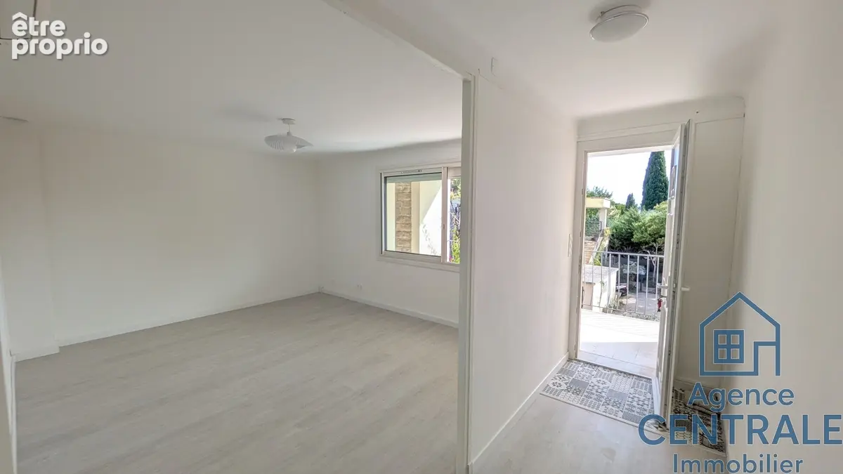Appartement 3 pièces 66 m² à vendre à La Ciotat (13600) - photo 2