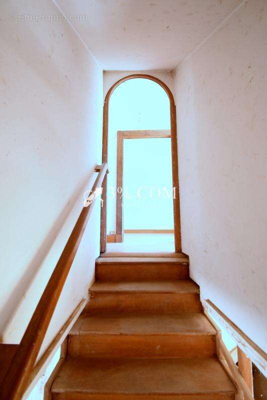 Maison de caractère de 280 m2 à rénover sur un terrain d'env - photo 15
