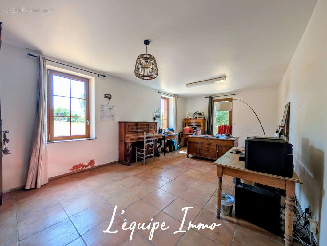 Propriété de caractère avec dépendances sur 35 hectares - photo 7