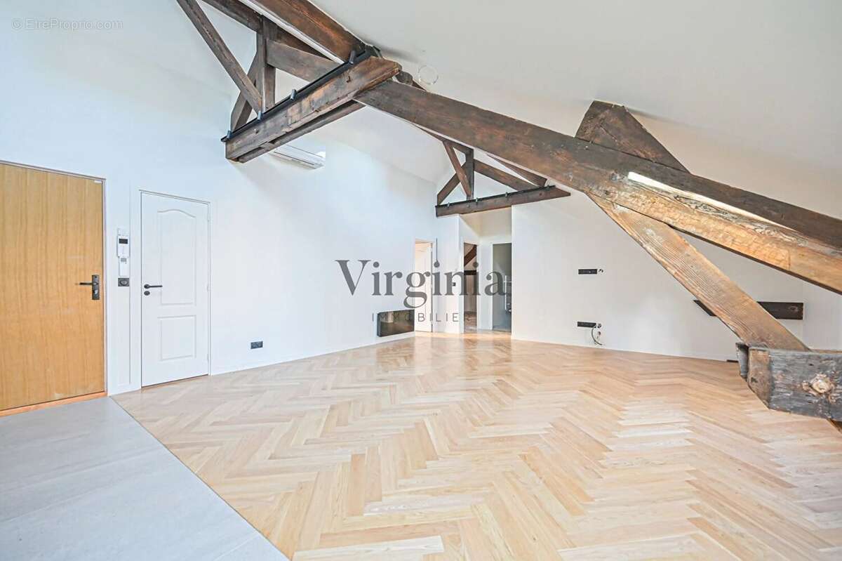 Appartement à CHARENTON-LE-PONT