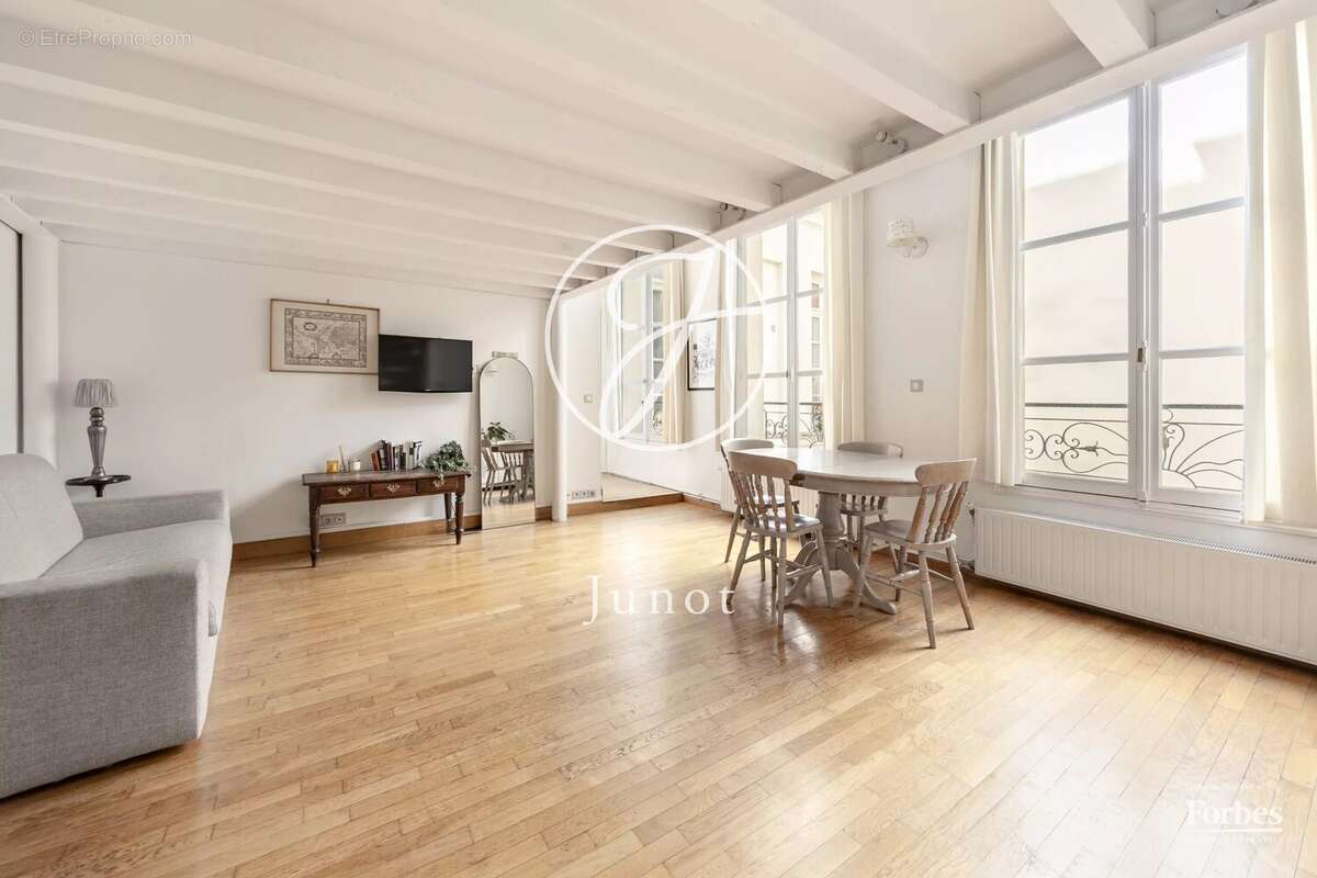 Paris 4e – QUINCAMPOIX – Appartement - 2 pièces  - 34,49m² Carrez - 49,94m² au sol. - photo 4