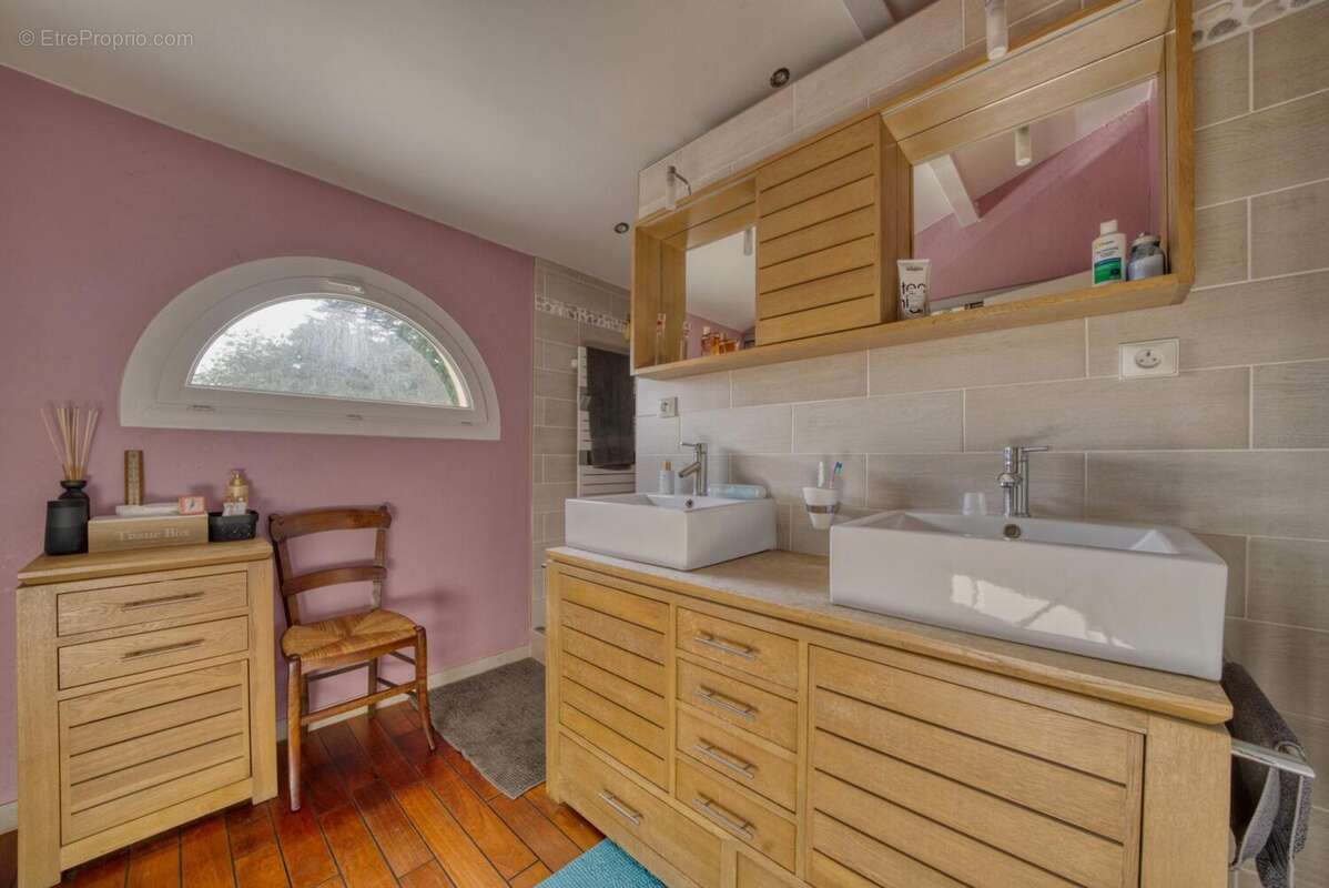 Maison 217 m² à Saintes  - photo 8