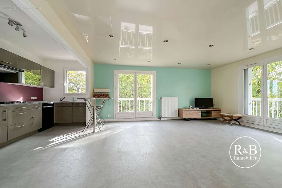 Appartement à LES CLAYES-SOUS-BOIS